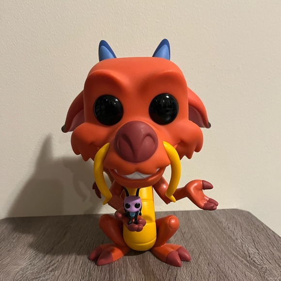 Disney 10” Mushu with cricket